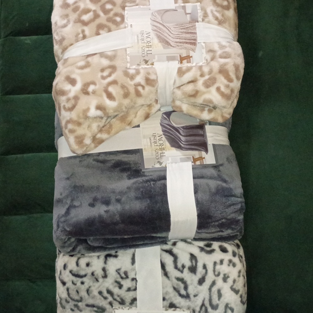 Leopard Print BlueThrow Blanket(Only (Only Available in Blue